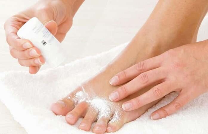 Feet affected by fungus can be sprinkled with baking soda