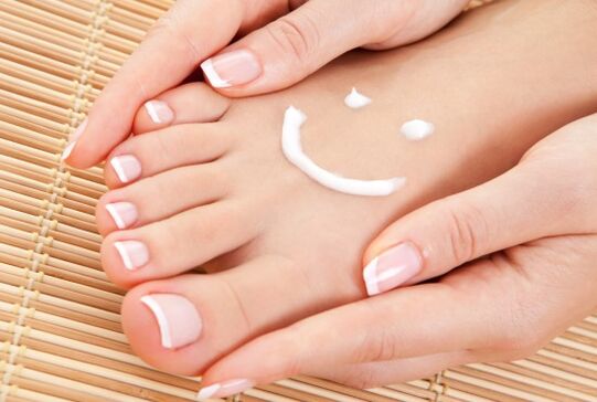 Healthy toenails after applying an effective varnish against fungal infection